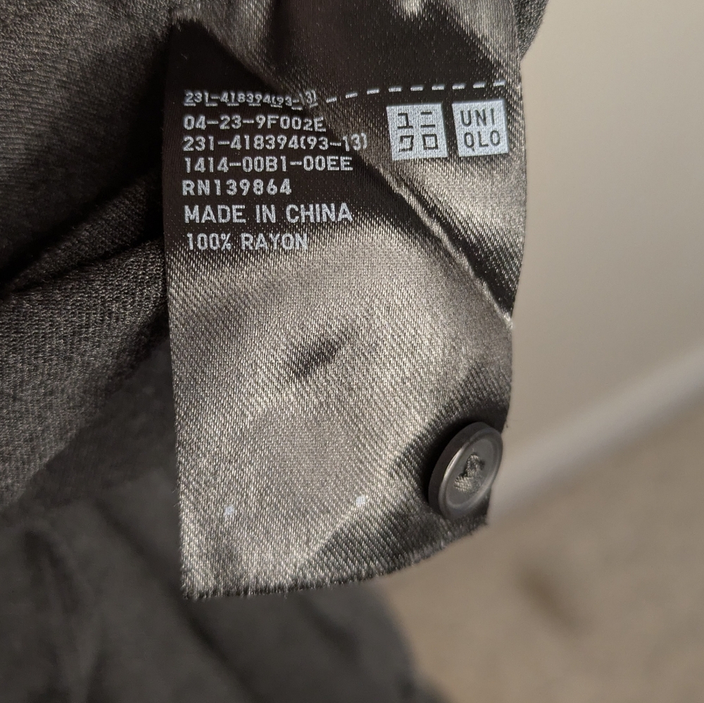 Uniqlo 100% Rayon Black Button-Up Shirt - Picture 5 of 5